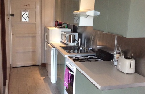 Neath Cabin | honeysuckle lodge 1 bed nestled in woodland area