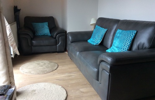 Neath Cabin | honeysuckle lodge 1 bed nestled in woodland area