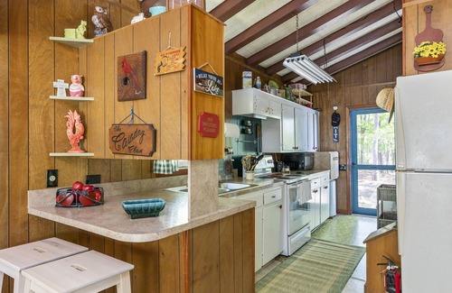Pleasure Point House | Hooked on a Feeling- 2Br Lake Cabin, 2BR Lake Cabin