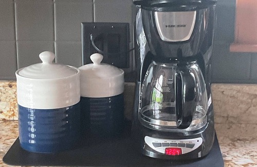 Outing Cabin | Hooked on Lake Roosevelt Spacious Cabin + Pontoon Rental