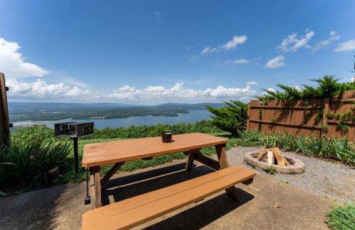 Bryant House | Hoot Owl with a private hot tub