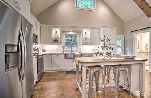 Helen House | Hootenanny at Horton Creek Creekside Escape!