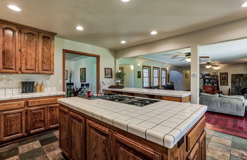 Columbia House | Hope Inn Redding