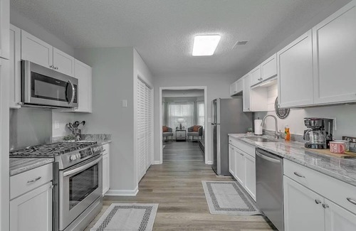 Summerville House | Hopper · CHAS, SUMMRVLL/NEXTON Comfort Near Everything!