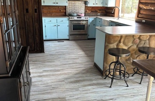 Albertville Cabin | Horseshoe Lodge Rustic Log Cabin Home Completely Restored With Pool