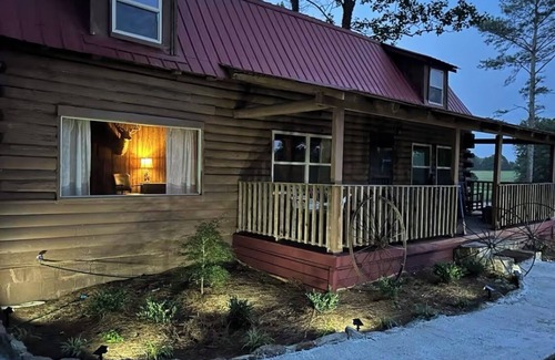 Albertville Cabin | Horseshoe Lodge Rustic Log Cabin Home Completely Restored With Pool