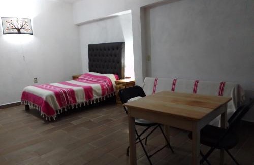 San Miguel Cabin | Hospedaje Casa Cortés - Recamaras de Descanso, Tepoztlán Mor - NO CONTAMOS CON ESTACIONAMIENTO