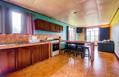 Rio Cuarto de Grecia House | Hospedaje en Río Cuarto- "Casa Selva Negra" para 4