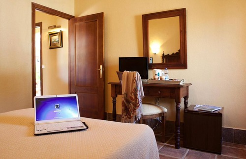 Los Gallos-Cerromolino Hotel | Hospedería Santiago