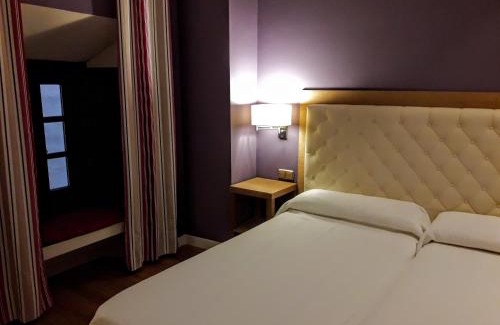 San Carlos del Valle Hotel | Hospedería Santa Elena