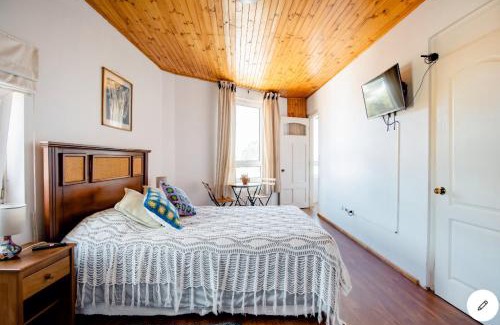 Playa Ancha Hotel | Hostal lala porteña vista al mar, baño privado y desayuno