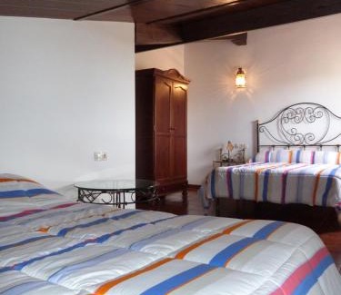 Pedrera House | Hostal Restaurante Las Canteras