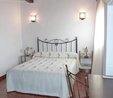 Pedrera House | Hostal Restaurante Las Canteras