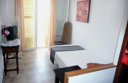 Santa Eulalia del Rio House | Hostal Yebisah