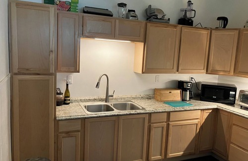 Navarro Bed & Breakfast | Hosted Stay-Room in Beautiful Historic Home - Close to Wine Waves & Woods