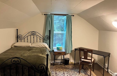 Navarro Bed & Breakfast | Hosted Stay-Room in Beautiful Historic Home - Close to Wine Waves & Woods