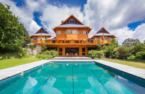 Victoria Island Hotel | Hostería Isla Victoria Lodge