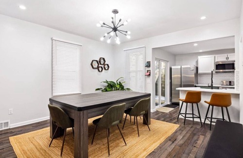 Pittsburgh House | ★HostWise Stays★ Private Hot Tub | King beds |1 Block from Butler!