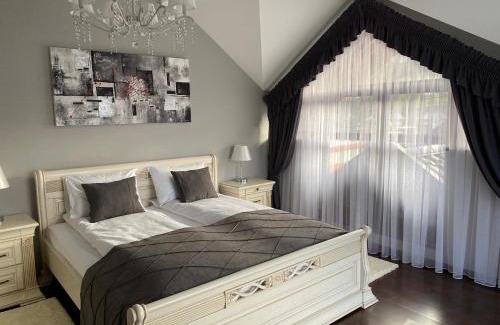 Slavske Villa | Hostynnyy Dvir Apartament Hotel & SPA