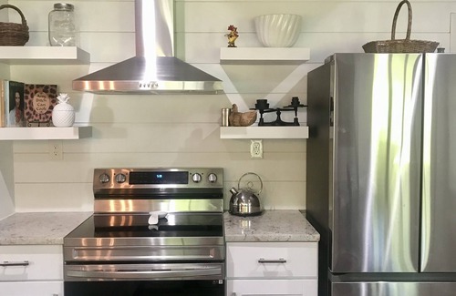 Clayton Cottage | Hot Specials, Close to everything! Guests love it!