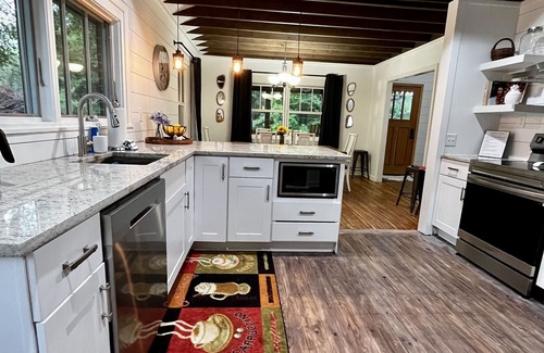 Clayton Cottage | Hot Specials, Close to everything! Guests love it!