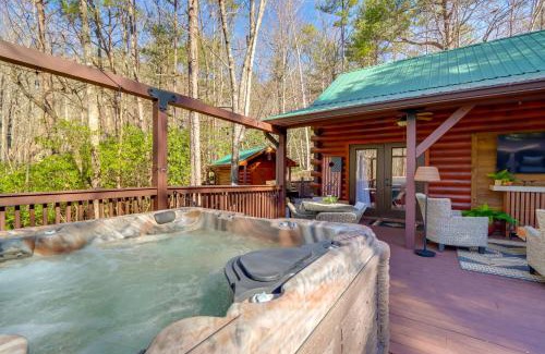 Murphy House | Hot Tub and Fire Pit Fall Family Retreat in Murphy!