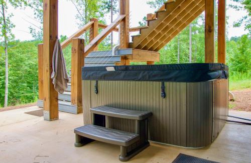 Hickory House | Hot Tub and Game Room! Family Connelly Springs Home