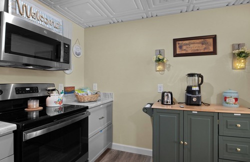 Waverly Apartment | Hot tub at Devildog Ridge