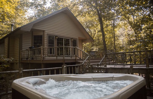 Carbondale Cabin | Hot Tub Cabin- In the Heart of Shawnee Wine Trail