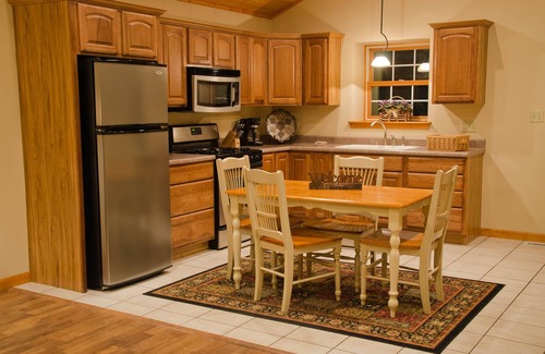 Carbondale Cabin | Hot Tub Cabin- In the Heart of Shawnee Wine Trail