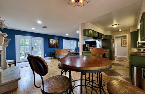 Little Pocket House | *Hot Tub*Cul-de-Sac*2 King Beds*Expensive Bedding*