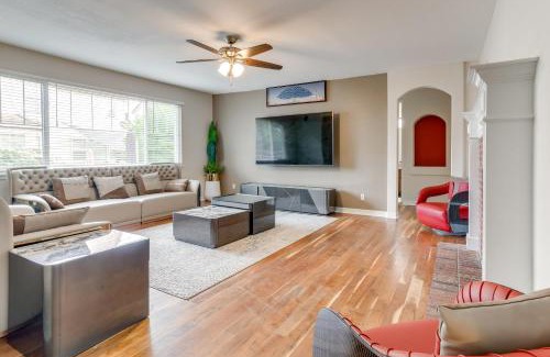 Aurora House | Hot Tub, Home Gym, Game Room Spacious Aurora Home