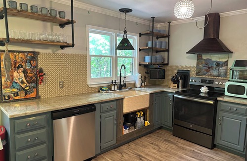 Mentone House | Hot Tub I Pool Table I Indoor Fountain I Pacman