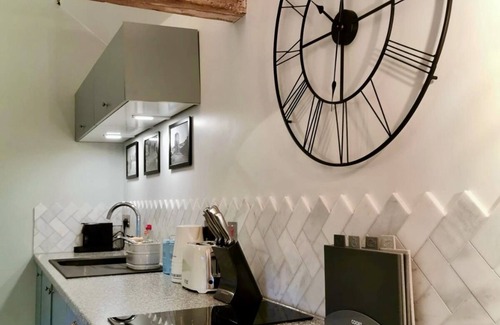 Abergavenny House | Hot Tub in The Stables