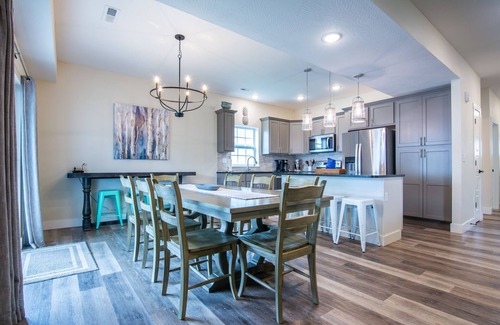 Hollister House | Hot tub, Indoor pool, Fire pit, Dog-friendly | Pineapple Bungalow