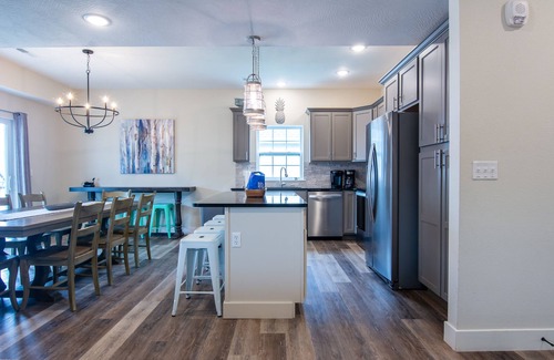 Hollister House | Hot tub, Indoor pool, Fire pit, Dog-friendly | Pineapple Bungalow