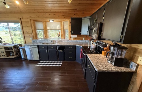 Island Park Cabin | Hot Tub, Kid Loft, Ping Pong, 25 min YNP, Fire Pit