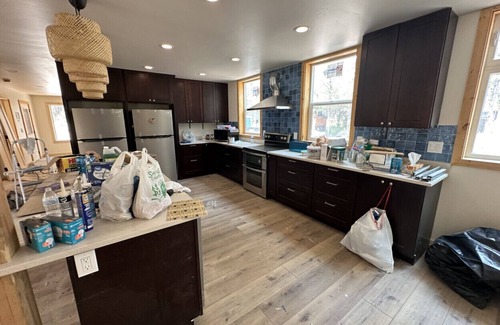 Island Park Cabin | Hot tub! Pickleball Court! Theater Room!