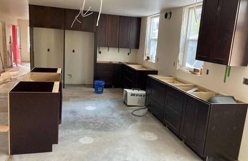 Island Park Cabin | Hot tub! Pickleball Court! Theater Room!