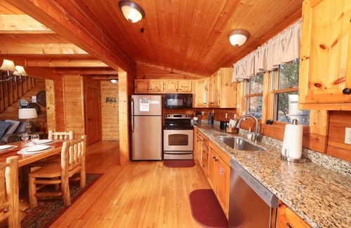 Gatlinburg - Pigeon Forge Cabin | Hot Tub, Pool Table, Private Deck, Pool Access, Fishing, Putt Putt, Tennis
