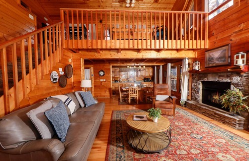 Gatlinburg - Pigeon Forge Cabin | Hot Tub, Pool Table, Private Deck, Pool Access, Fishing, Putt Putt, Tennis