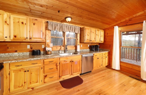 Gatlinburg - Pigeon Forge Cabin | Hot Tub, Pool Table, Private Deck, Pool Access, Fishing, Putt Putt, Tennis