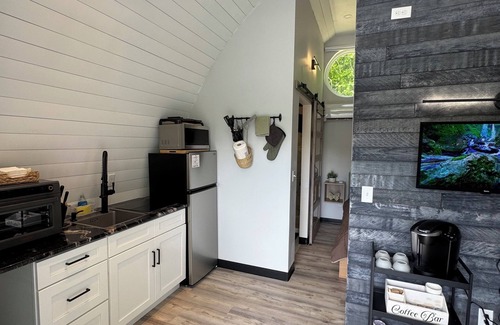 Bakersville Cabin | Hot Tub, Starry Nights, Romantic, Campfire - Blue Ridge Mountains - Green