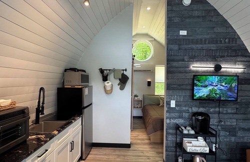 Bakersville Cabin | Hot Tub, Starry Nights, Romantic, Campfire - Blue Ridge Mountains - Green