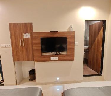 Kamathipura Hotel | Hotel Amber Palace