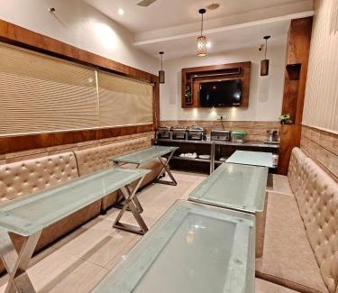 Kamathipura Hotel | Hotel Amber Palace