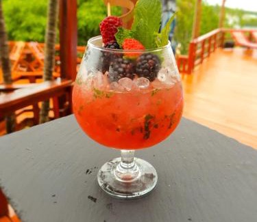 French Harbour Hotel | Hotel and Dive Center Roatan Yacht Club