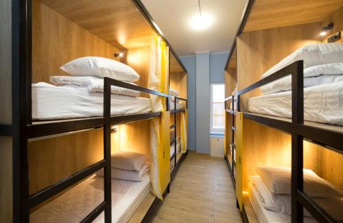 Desnyans'kyi District Hotel | HOTEL Bee Station