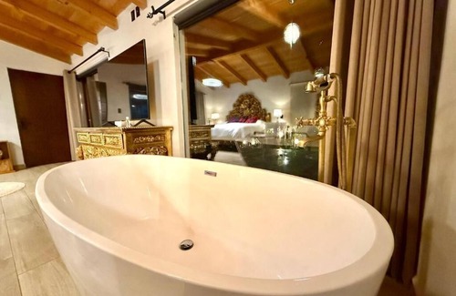 Tzintzuntzan Hotel | Hotel Boutique La Casa Del Lago