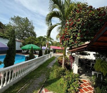 San Sebastian de Mariquita Hotel | Hotel campestre París soleil